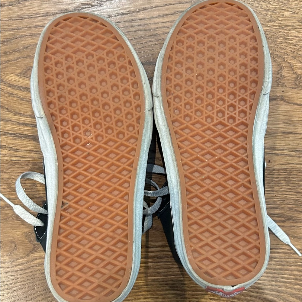 vans - Picture 2 of 2